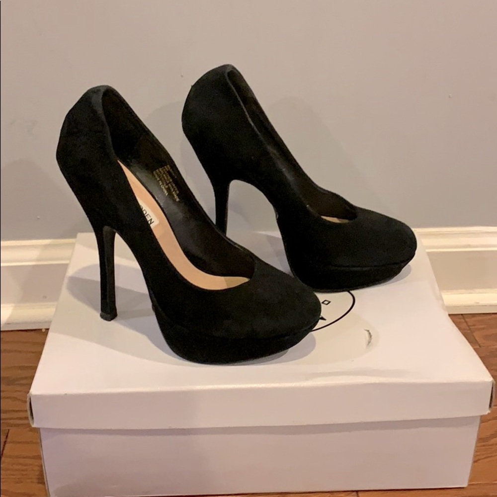 Black Steve Madden Round toe pump